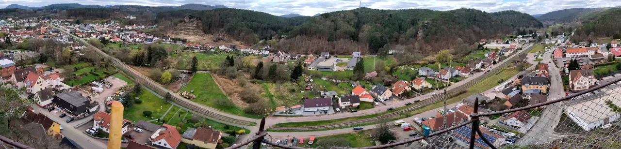 180° panorama of the Wieslauter valley from above. You can see parts of Dahn in the valley.