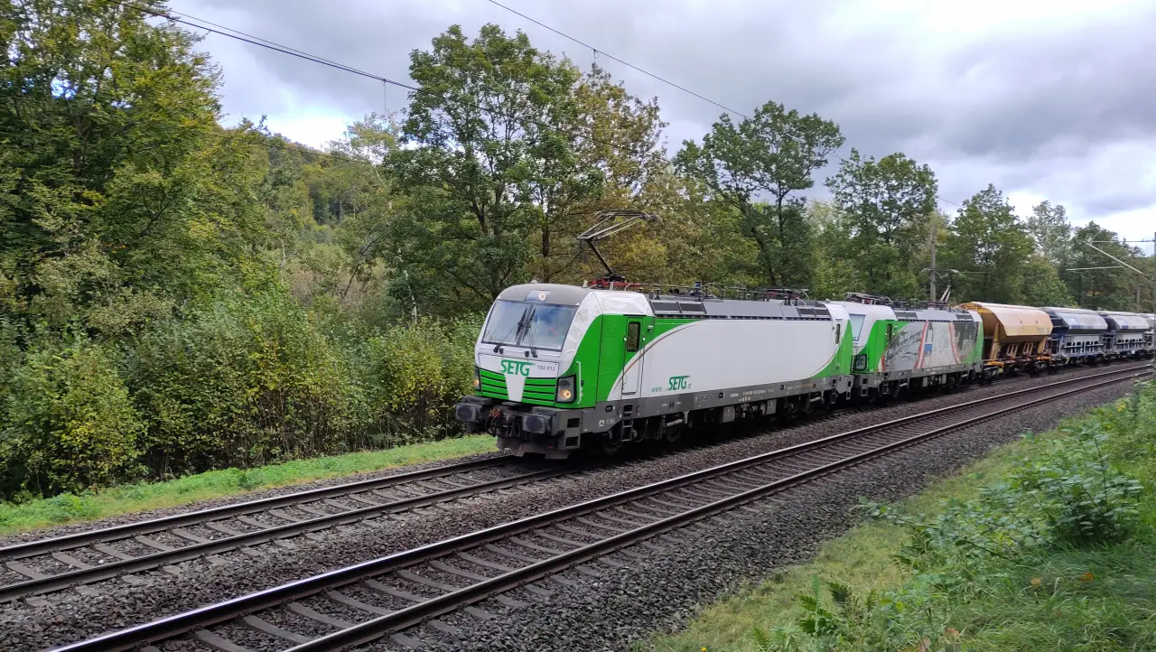 Ein Güterzug auf der Main-Spessart-Bahn