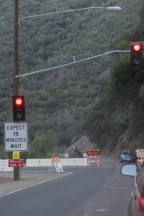 Wartezeite wegen eines Erdrutsches am Hwy 140